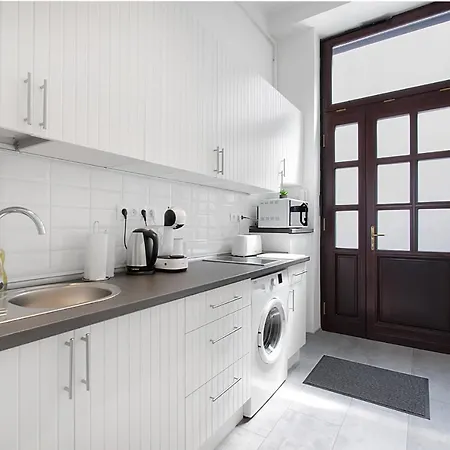 Bpr Cosmos Design With A/c Budapest