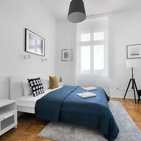 Bpr Cosmos Design With A/c Apartment