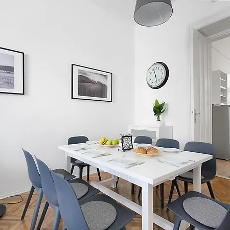 Bpr Cosmos Design With A/c Budapest