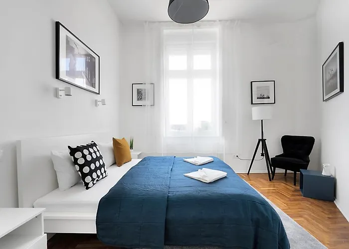 Bpr Cosmos Design With A/c Budapesta