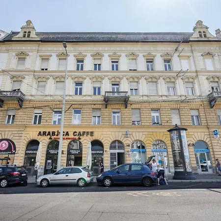 Bpr Cosmos Design With A/c Lägenhet Budapest