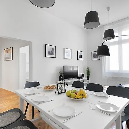 Bpr Cosmos Design With A/c Apartament *