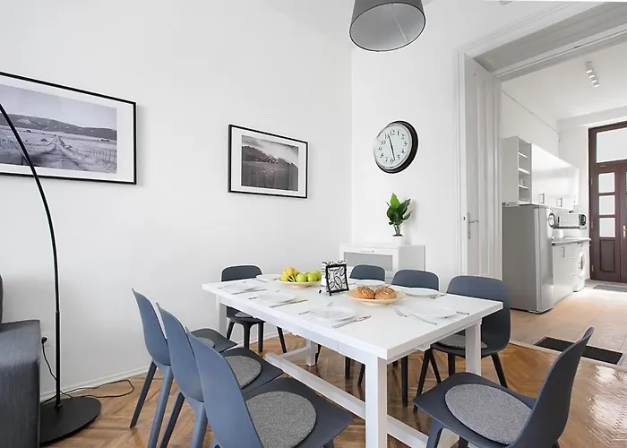 Bpr Cosmos Design With A/c Budapest